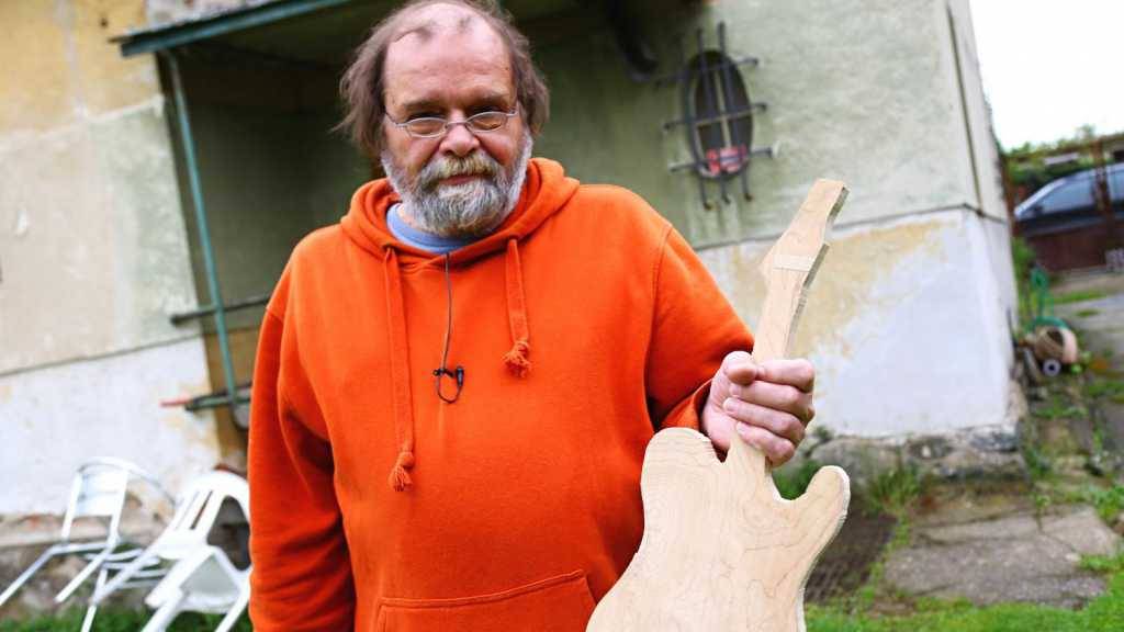 Peter Jurkovič - Bluesman a kytarář, který vyrobil nástroje pro Erica Claptona, Jeffa Becka i Billyho Gibbonse