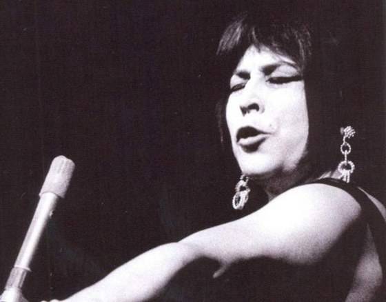 Eva Olmerová - Zpívala jako bohyně a žila jako bohém. Svým divokým příběhem se vyrovná rockovým hvězdám