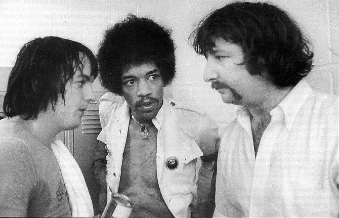 Gerry Stickells - Manažer Queen, který si užíval domácí vězení s Jimim Hendrixem. Věděl, jak zvládnout každou situaci