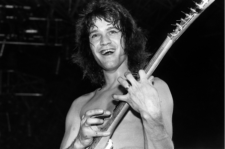 Eddie Van Halen - Jeden z nejlepších kytaristů světa hnal kupředu kapelu Van Halen, spolupracoval s Michaelem Jacksonem a nepřestával cvičit