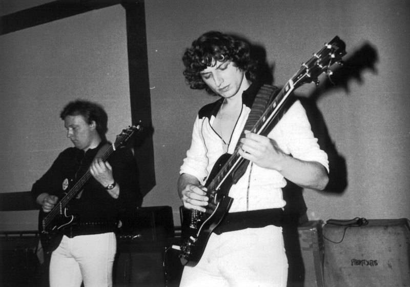 Ivan Sekyra - Se Slávkem Jandou stál u zrodu skupiny Abraxas, pro Projektil složil velký hit Zahrada ticha. Vedle hudby natáčel i dokumenty