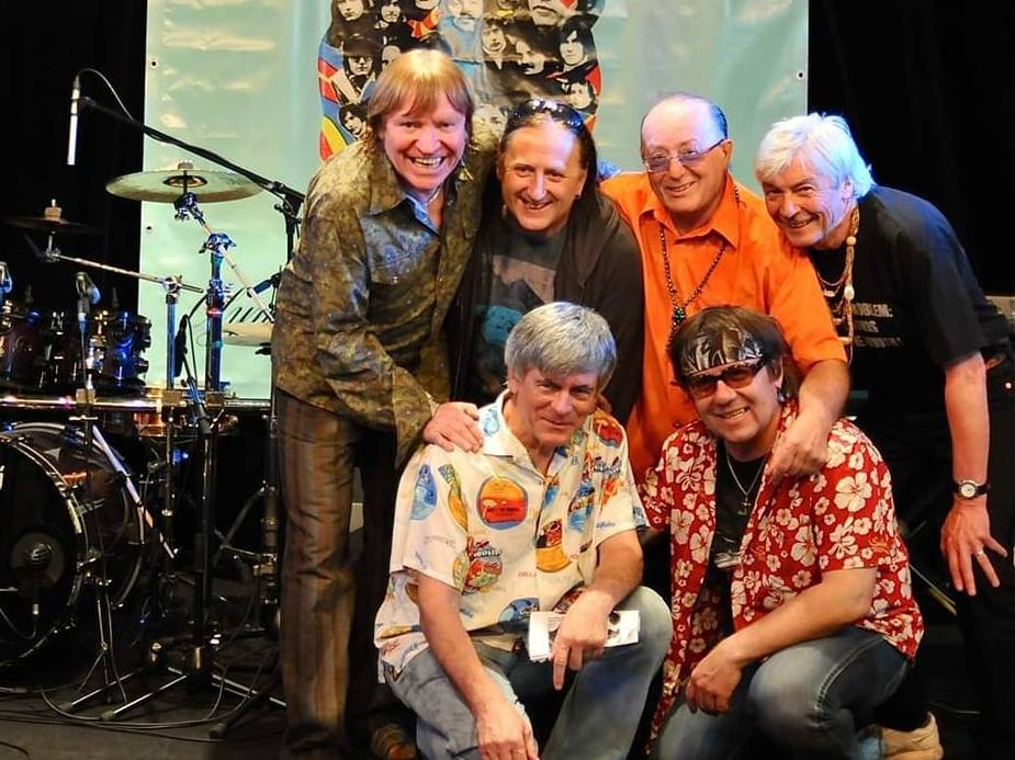 Pavel Chrastina - Baskytarista a textař tvořil autorskou dvojici s Petrem Jandou. Napsal slova k hitům Želva, Snad jsem to zavinil já nebo Dej mi víc své lásky 