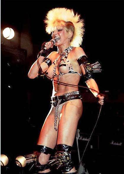 SMRT SI ŘÍKÁ ROCK'N'ROLL: Wendy O. Williams (27.)