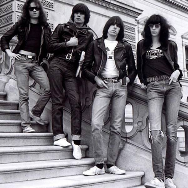 SMRT SI ŘÍKÁ ROCK'N'ROLL: Joey Ramone (41.)