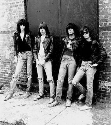 SMRT SI ŘÍKÁ ROCK'N'ROLL: Joey Ramone (41.)
