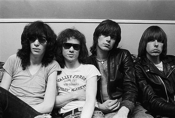 SMRT SI ŘÍKÁ ROCK'N'ROLL: Johnny Ramone (42.)