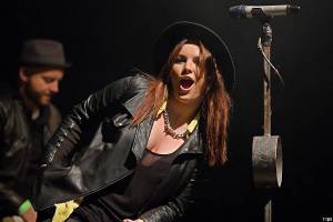 VIDEO: Ewa Farna má boky jako skříň. V coververzi hitu Meghan Trainor si utahuje sama ze sebe