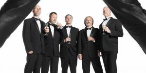 VIDEO: Faith No More zdrogovali domov důchodců