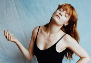 VIDEO: Florence And The Machine a její uhrančivá Odyssea pošesté