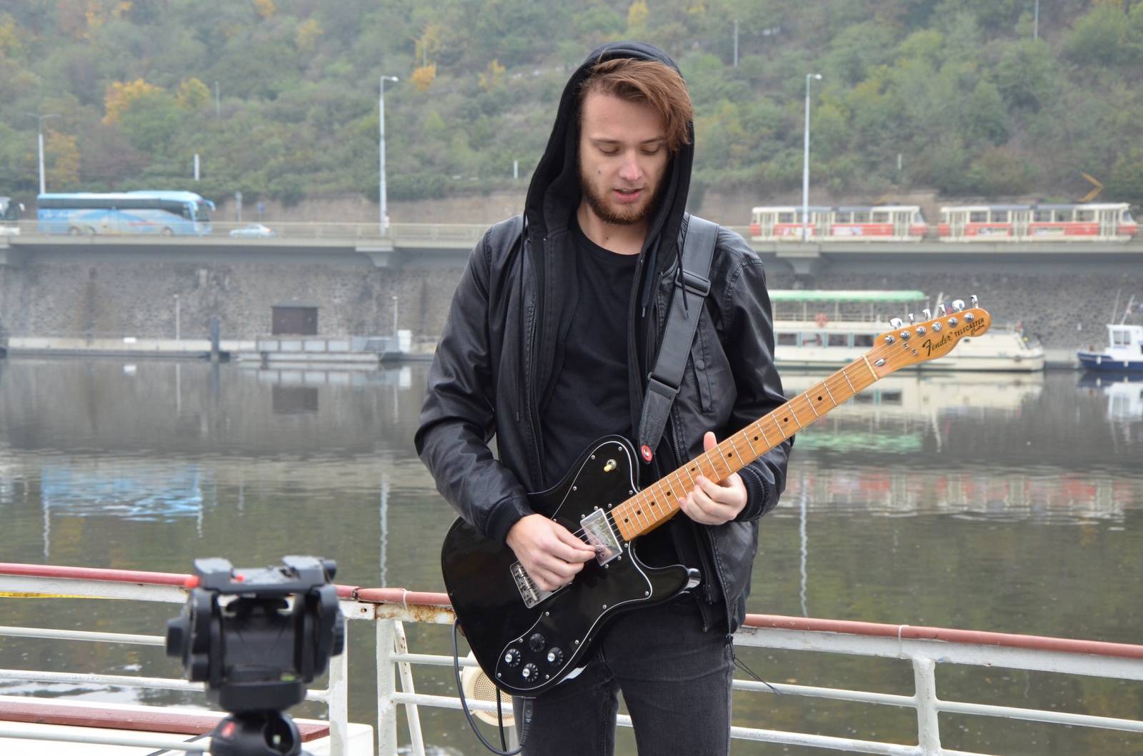 VIDEO: Support Lesbiens použili technologii Björk