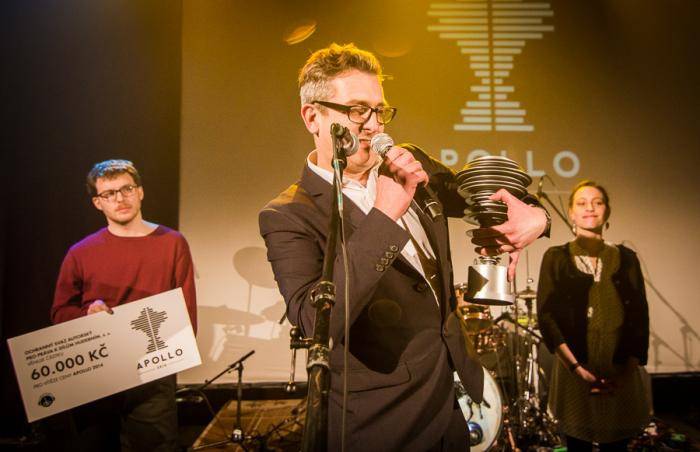 VIDEO: Adrian T. Bell chystá novou desku, první singl je uhrančivý