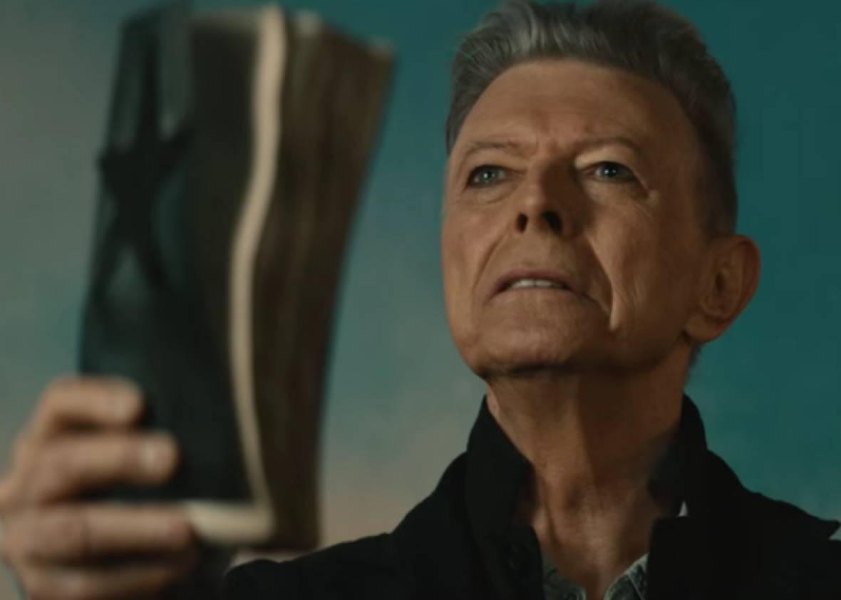 VIDEO: David Bowie je jako černá díra. Klip k singlu Blackstar vás pohltí