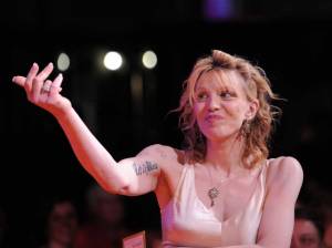 VIDEO: Courtney Love si zazpívala Creep od Radiohead. Jak to dopadlo? 