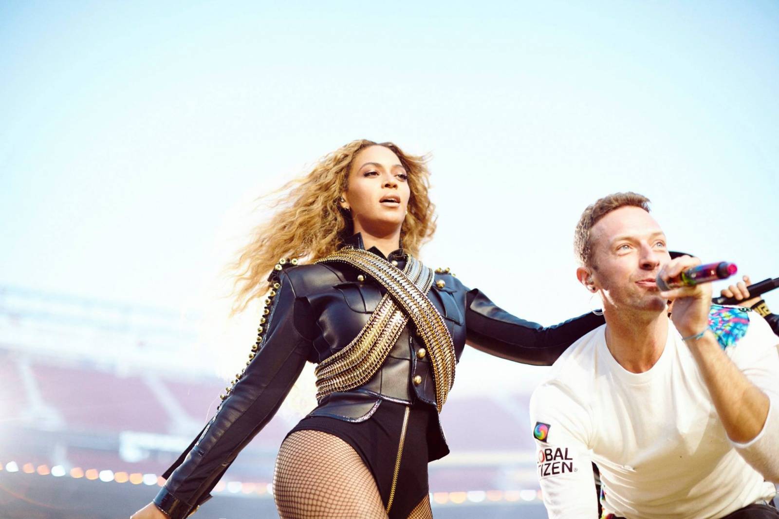 VIDEO: Na Super Bowlu vystoupili Coldplay, Bruno Mars i Beyoncé. Lady Gaga oslnila americkou hymnou