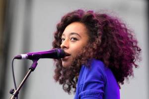 VIDEO: Corinne Bailey Rae je v novém klipu astronaut. Jak dopadla její mise na Měsíc?