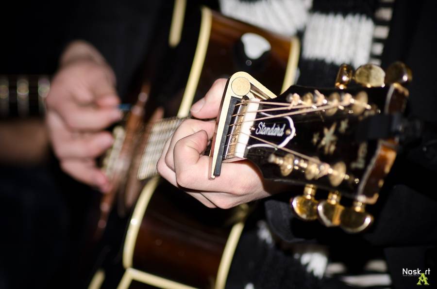 VIDEO: Martin Harich hrál v kavárně hity svoje, Anety Langerové i Christiny Aguilery