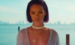 VIDEO: Mládeži nepřístupné: Rihanna jako chladnokrevná vražedkyně. Zase