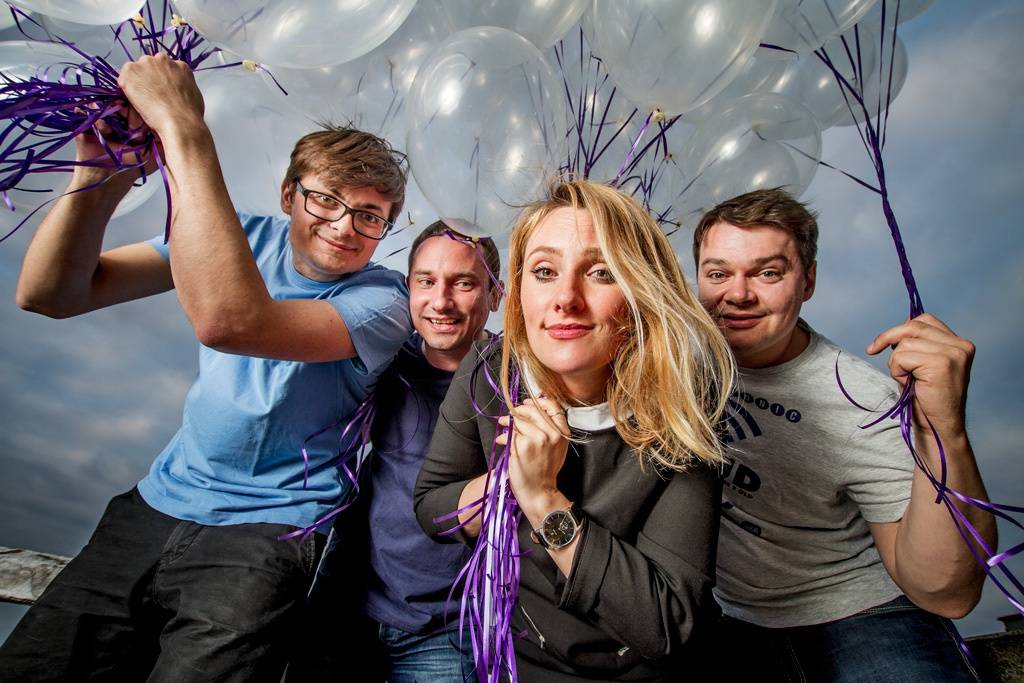 VIDEO: Jananas chtějí mít IQ 5 a ničím se netrápit. V klipu spálili Zemana, Ortel i Hitlera