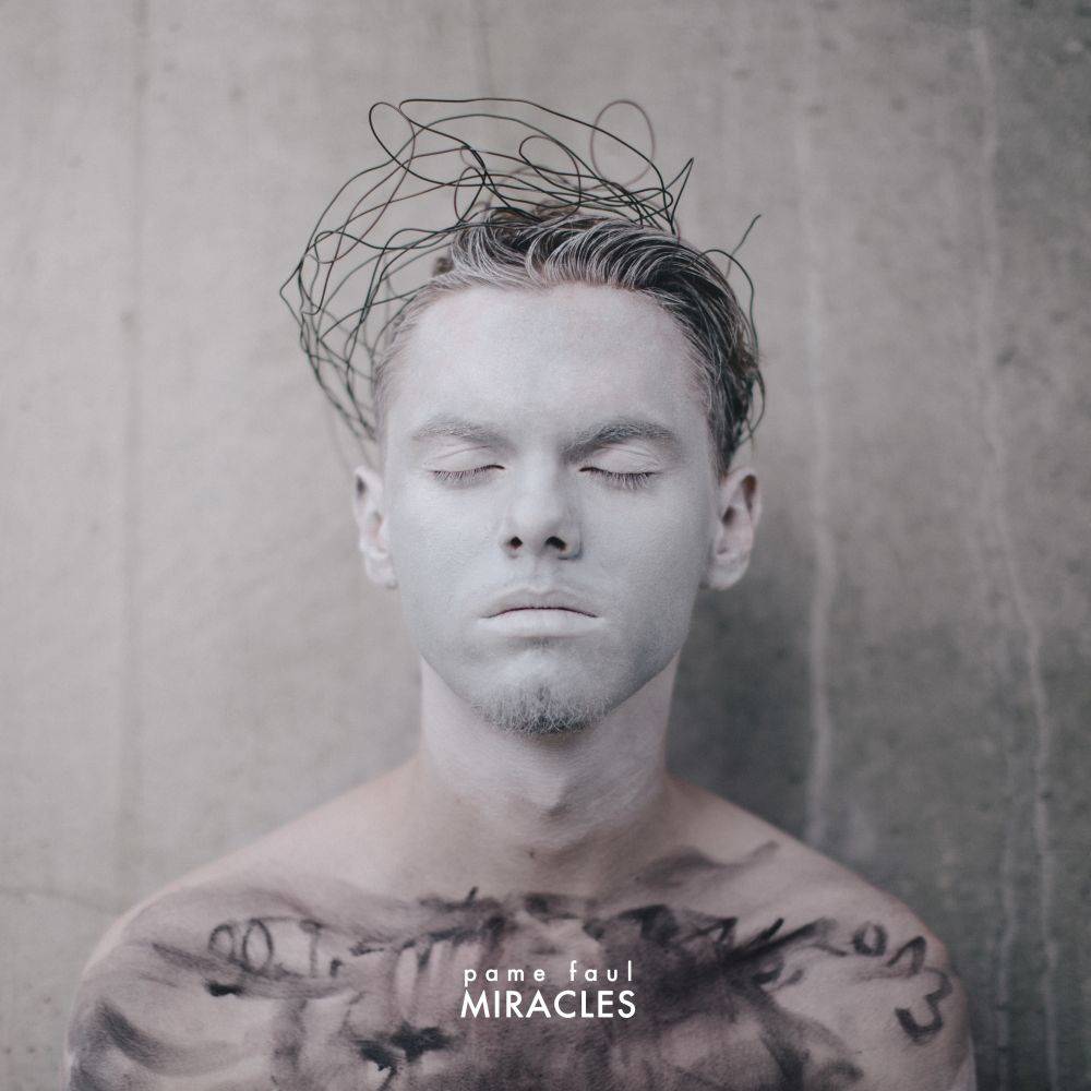 VIDEOPREMIÉRA: Nováček Pame Faul věří na zázraky. Singlem Miracles se o jeden sám postaral