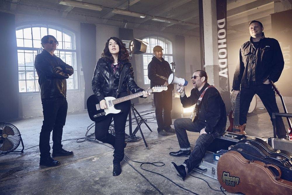 VIDEO: Tichá dohoda má po letech hit v rádiu. Kam kapelu nohy táhnou?