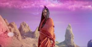 VIDEO: Rihanna jako žena z jiné planety láká na Star Trek