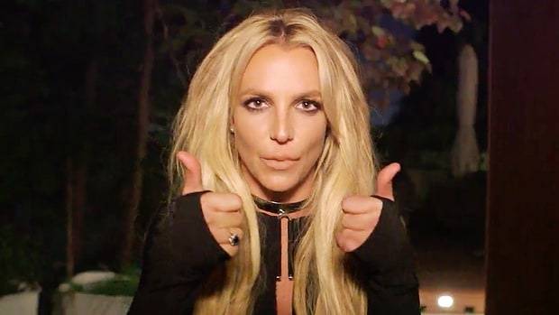 VIDEO: Polonahá Britney Spears se znovu kroutí. Moderátorovi talk show vlezla až do postele