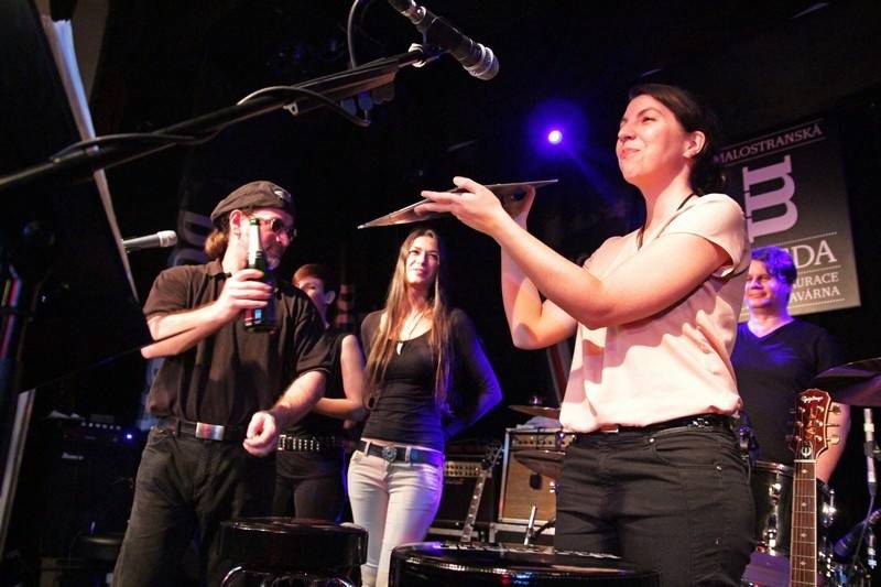 VIDEOPREMIÉRA: Tichá dohoda připomíná členy Klubu 27 a vydává reedici alba Achtung 30!