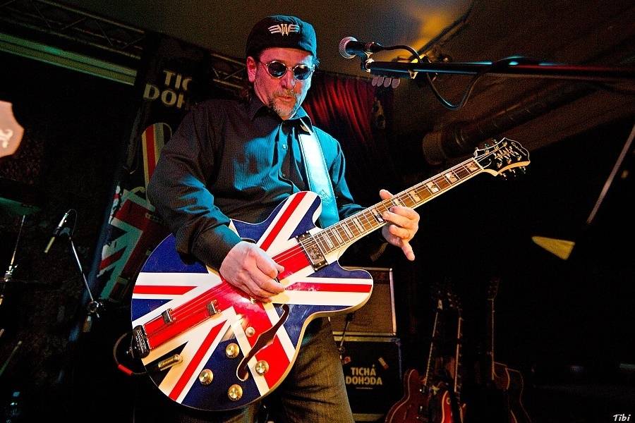 VIDEOPREMIÉRA: Tichá dohoda připomíná členy Klubu 27 a vydává reedici alba Achtung 30!