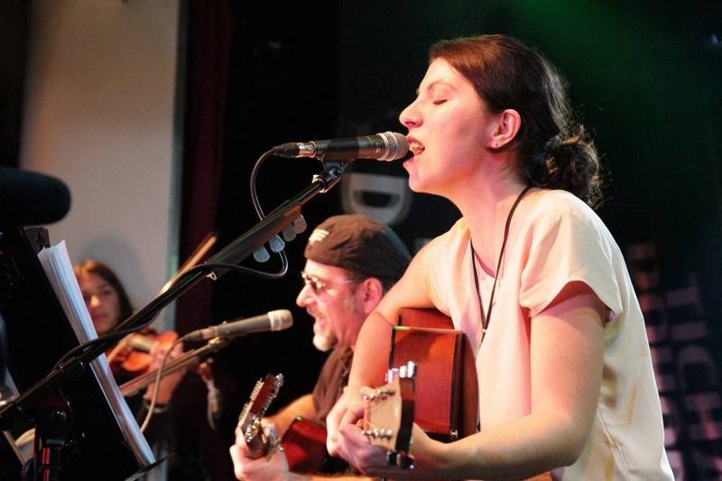 VIDEOPREMIÉRA: Tichá dohoda připomíná členy Klubu 27 a vydává reedici alba Achtung 30!