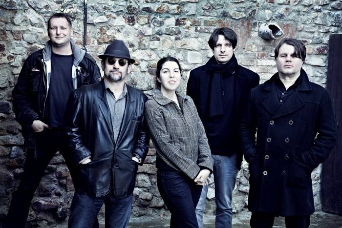 VIDEOPREMIÉRA: Tichá dohoda připomíná členy Klubu 27 a vydává reedici alba Achtung 30!