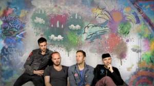 TOP 9 videoklipů týdne (101): Coldplay brázdí Mexiko a Placebo se oddávají podivným rituálům