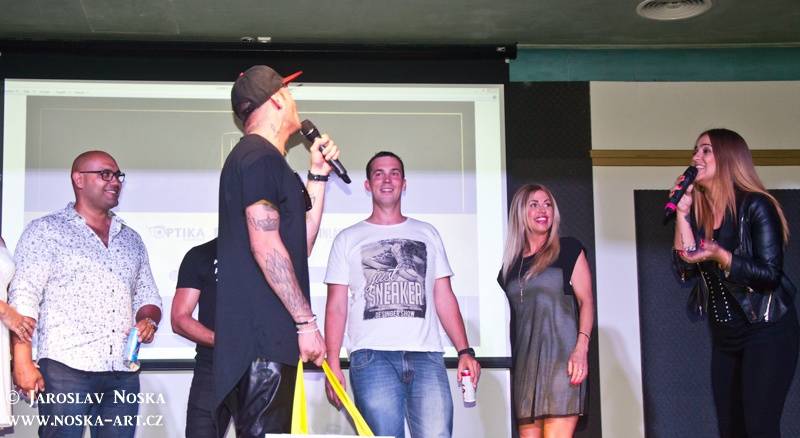 VIDEO: Superstar, večírky, Agáta Hanychová. Česky zpívající Sámer Issa se ohlíží za svým životem