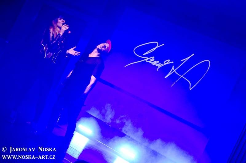 VIDEO: Superstar, večírky, Agáta Hanychová. Česky zpívající Sámer Issa se ohlíží za svým životem