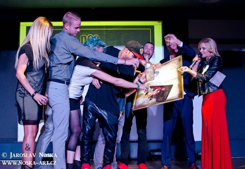 VIDEO: Superstar, večírky, Agáta Hanychová. Česky zpívající Sámer Issa se ohlíží za svým životem