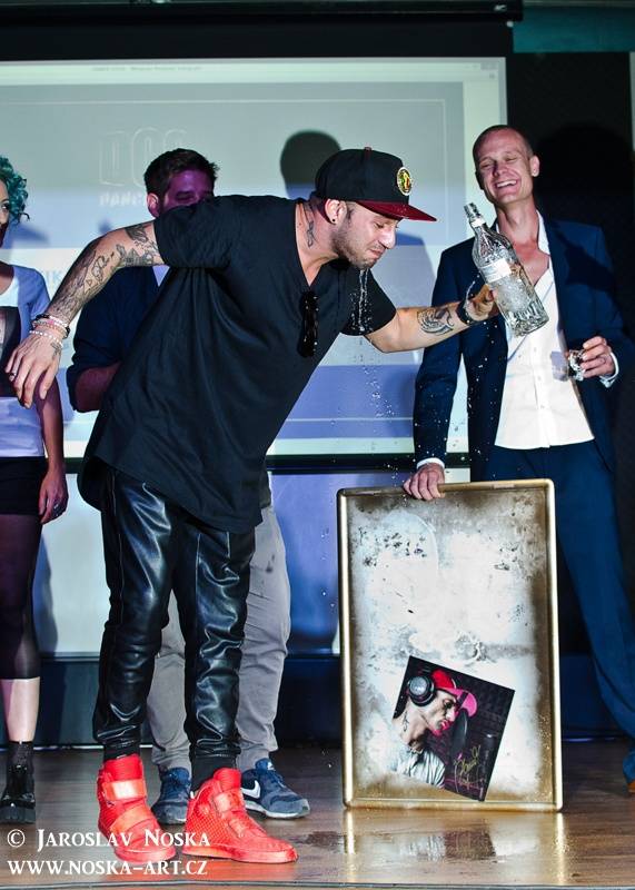 VIDEO: Superstar, večírky, Agáta Hanychová. Česky zpívající Sámer Issa se ohlíží za svým životem