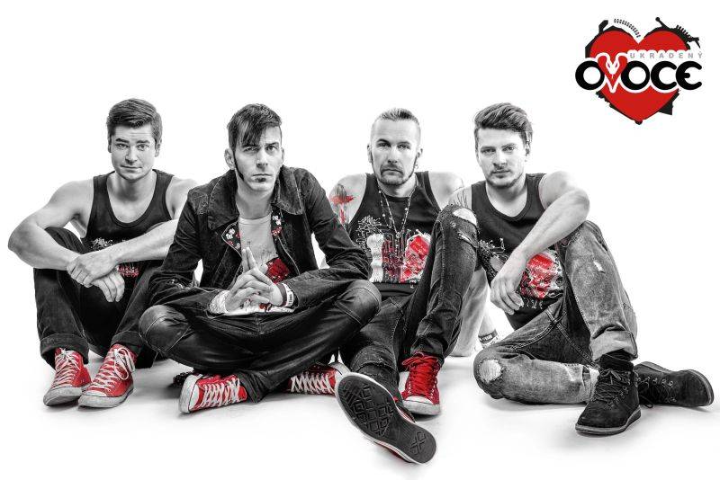 VIDEOPREMIÉRA: Zpátky do lavic! ukradenÝovoce vítá školní rok s klipem Poletím II