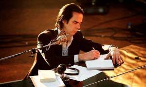 VIDEO: Nick Cave & The Bad Seeds lákají na novou desku první písní, fanoušky zvou i do kina