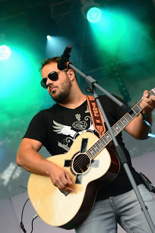 VIDEO: Xindl X zvážněl. Zpívá ztracené Popelce, novou desku věnoval topícím se lidem