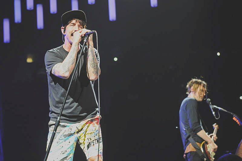 VIDEO: Red Hot Chili Peppers odhodili kalhoty a parodují slavný film