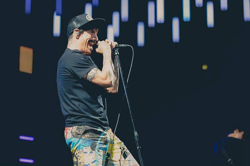 VIDEO: Red Hot Chili Peppers odhodili kalhoty a parodují slavný film