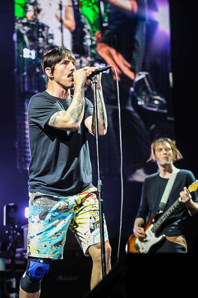 VIDEO: Red Hot Chili Peppers odhodili kalhoty a parodují slavný film