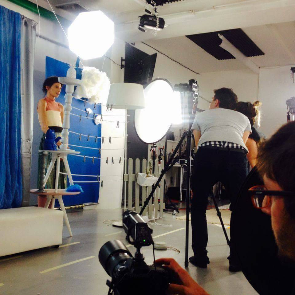 VIDEOPREMIÉRA: Iva Frühlingová už nechce nevyžádaný rady. Vrací se comebackovým klipem a chystá knihu