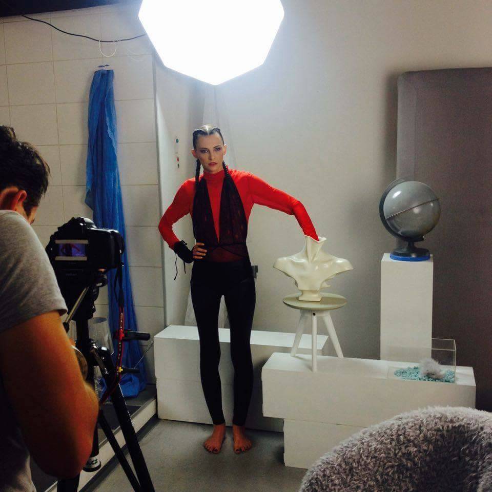 VIDEOPREMIÉRA: Iva Frühlingová už nechce nevyžádaný rady. Vrací se comebackovým klipem a chystá knihu