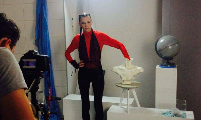 VIDEOPREMIÉRA: Iva Frühlingová už nechce nevyžádaný rady. Vrací se comebackovým klipem a chystá knihu