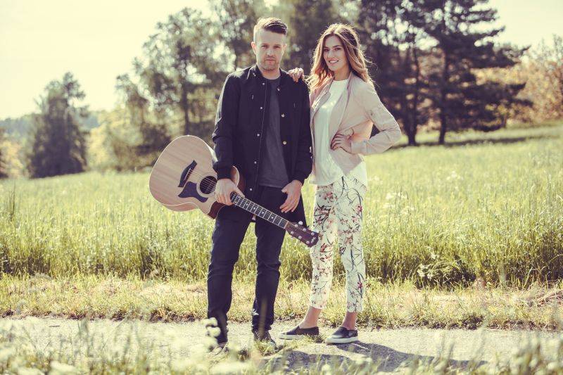 VIDEOPREMIÉRA: Jan Nedvěd z Bek Ofis věří, že láska nezná hranic. V klipu mu hraje i Česká Miss Andrea Bezděková