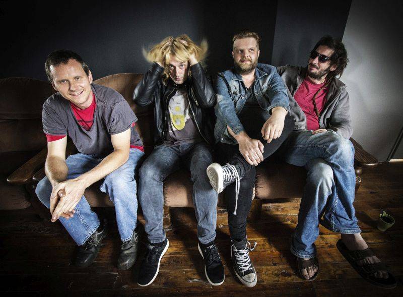 TOP 8 videoklipů týdne (109): Michal Hrůza zpívá pro Emu, Lenka Nová o čtyřicítce