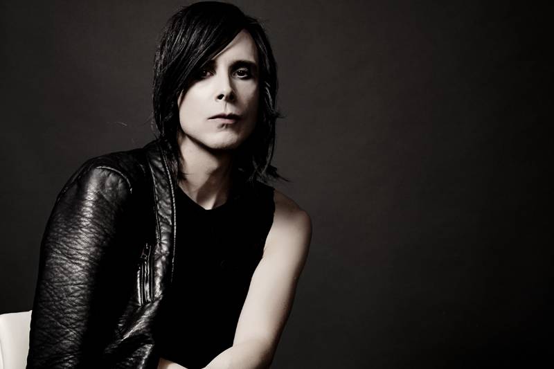 TOP 8 videoklipů týdne (109): Michal Hrůza zpívá pro Emu, Lenka Nová o čtyřicítce