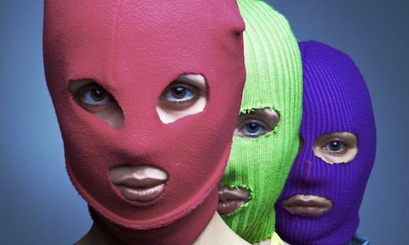 VIDEO: Pussy Riot oslavují vaginu a zesměšňují Donalda Trumpa