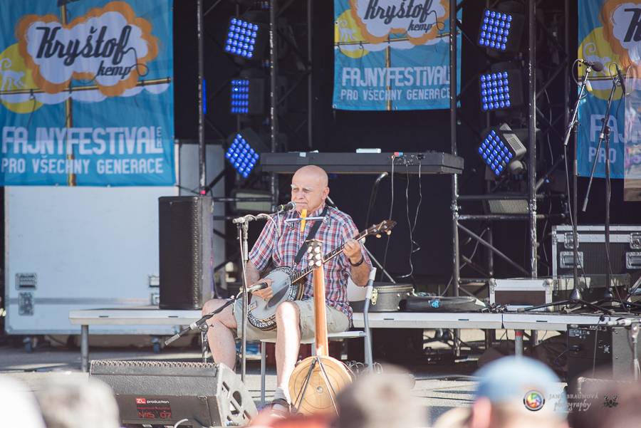 VIDEO: Ruská zpěvačka vystřihla v tamní Tváři Jožina z bažin od Ivana Mládka