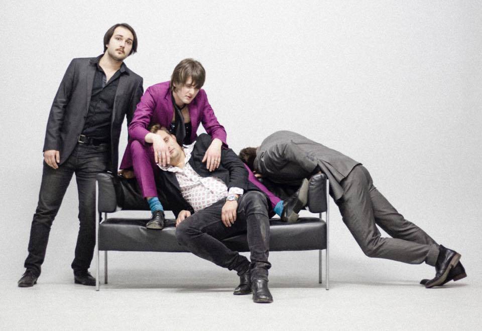 TOP 8 videoklipů týdne (114): Britney Spears a Shakira se vlní, Robbieho Williamse nezajímají ženy ani fotoaparáty